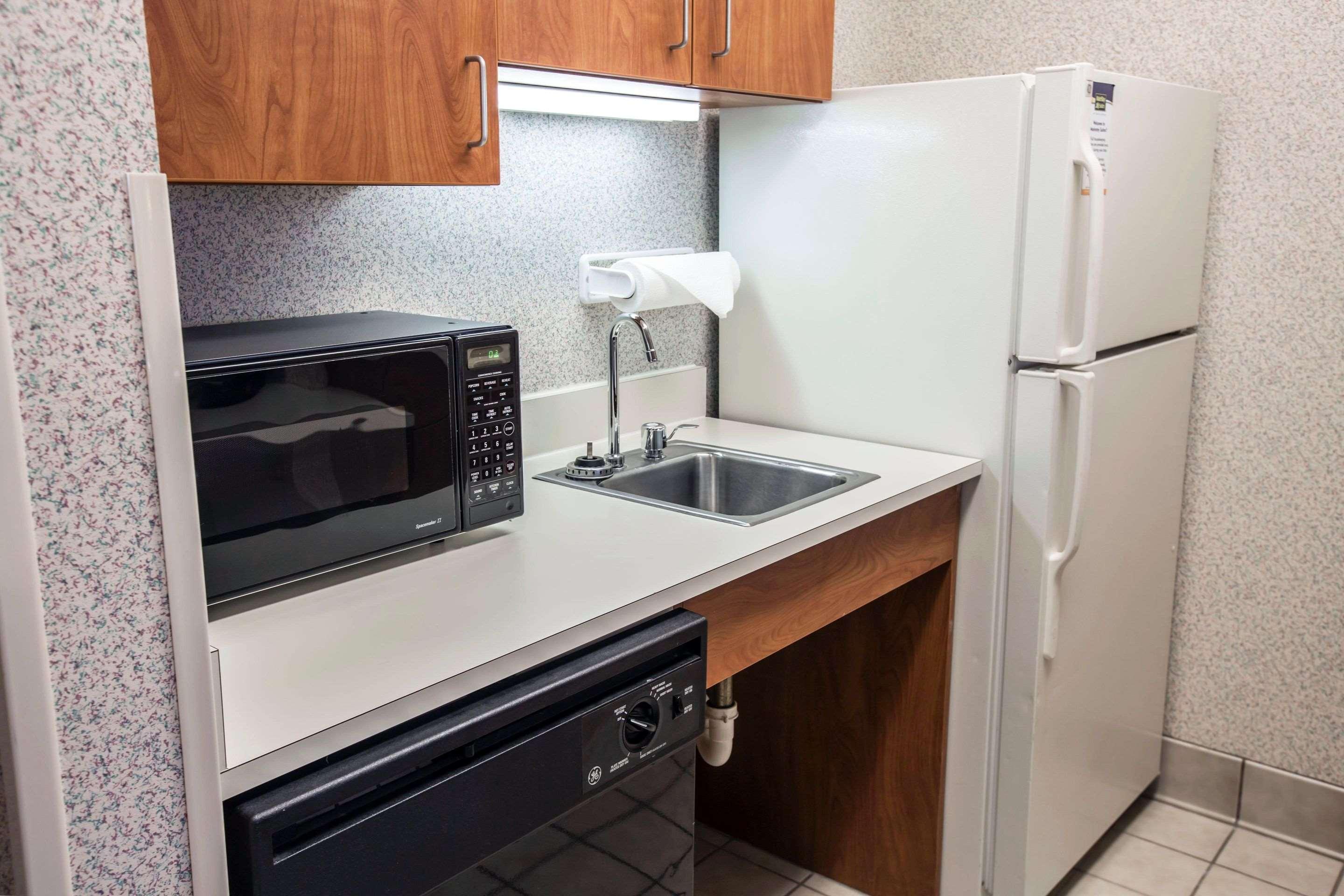 Mainstay Suites Wilmington - University Area Bagian luar foto