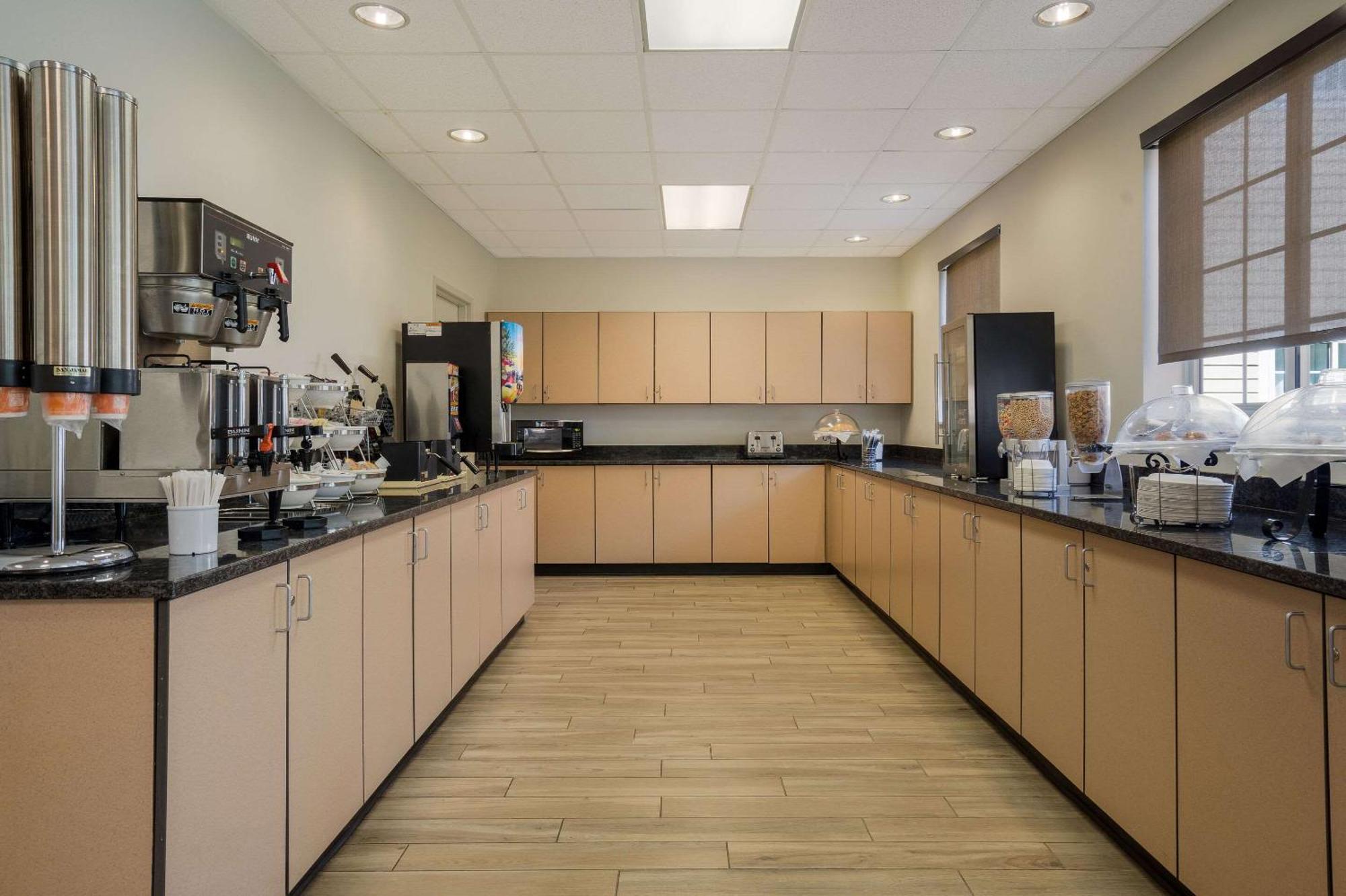 Mainstay Suites Wilmington - University Area Bagian luar foto