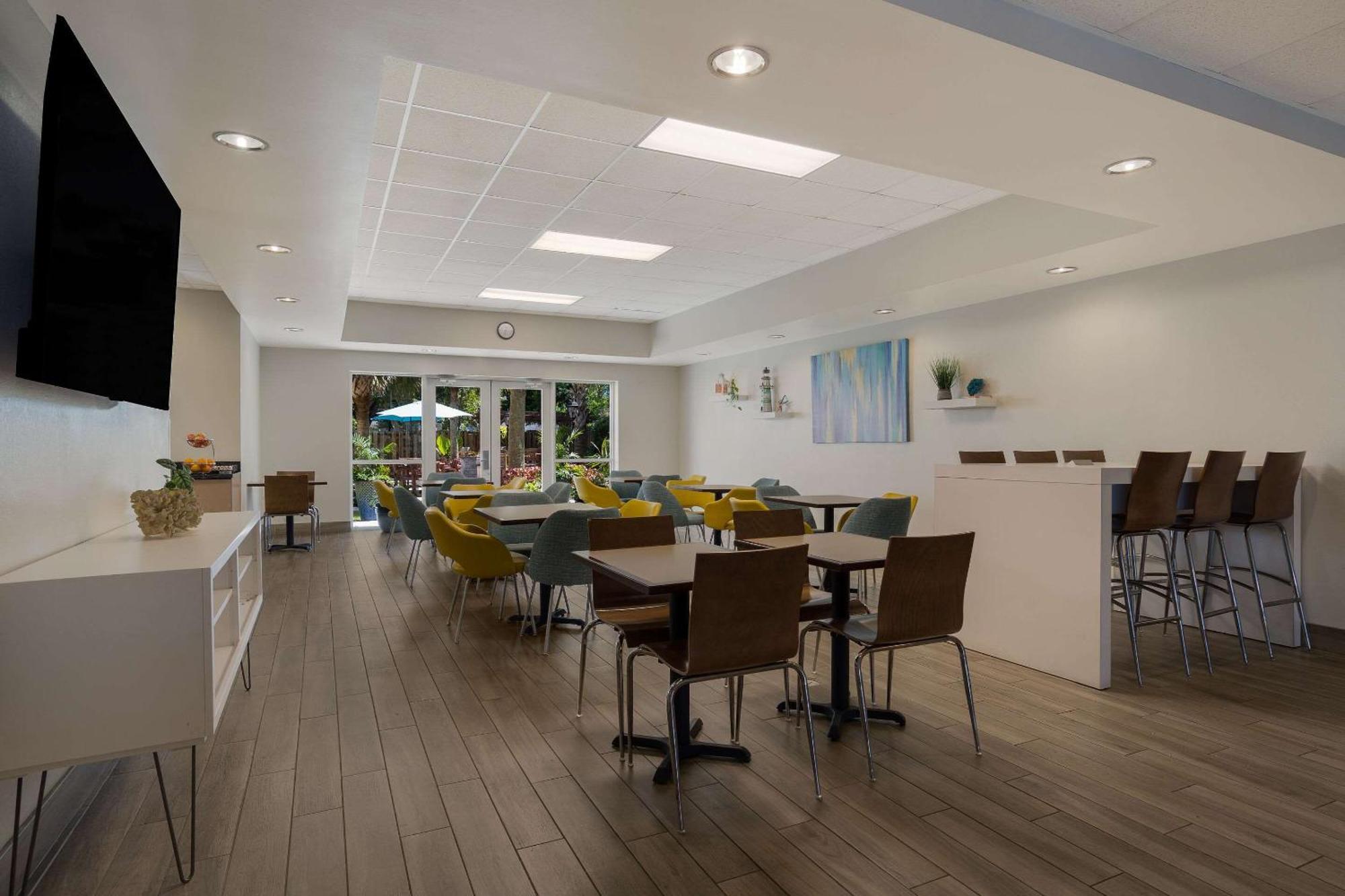 Mainstay Suites Wilmington - University Area Bagian luar foto