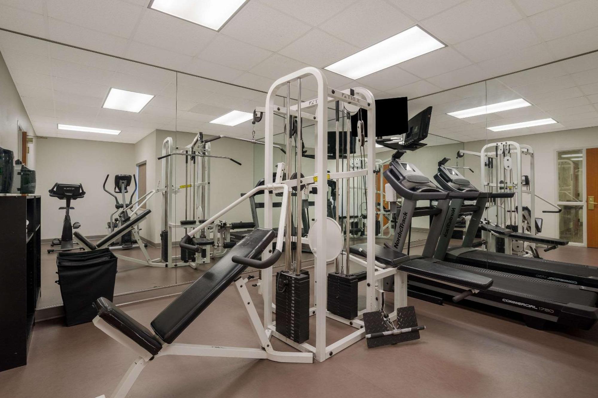 Mainstay Suites Wilmington - University Area Bagian luar foto