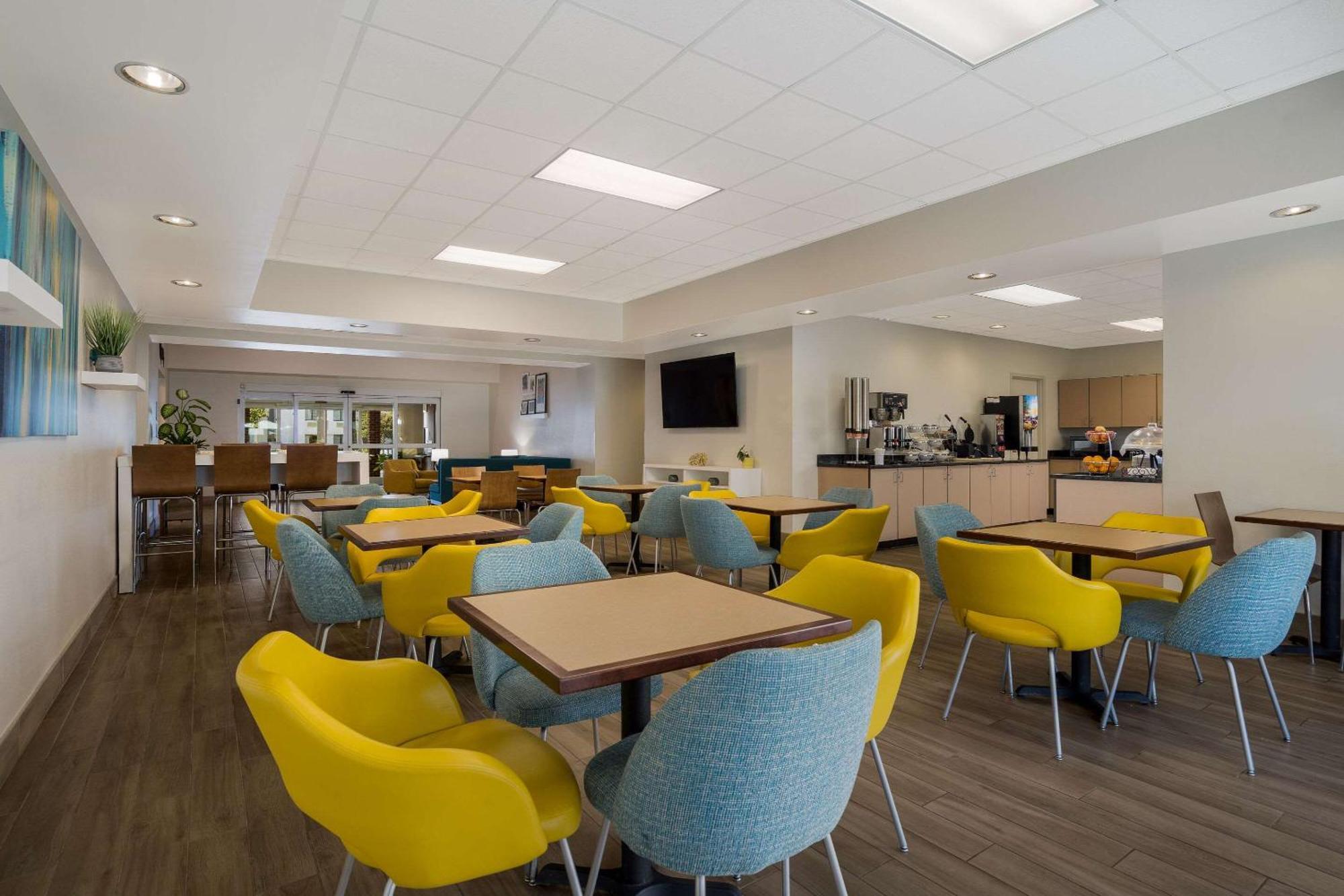 Mainstay Suites Wilmington - University Area Bagian luar foto