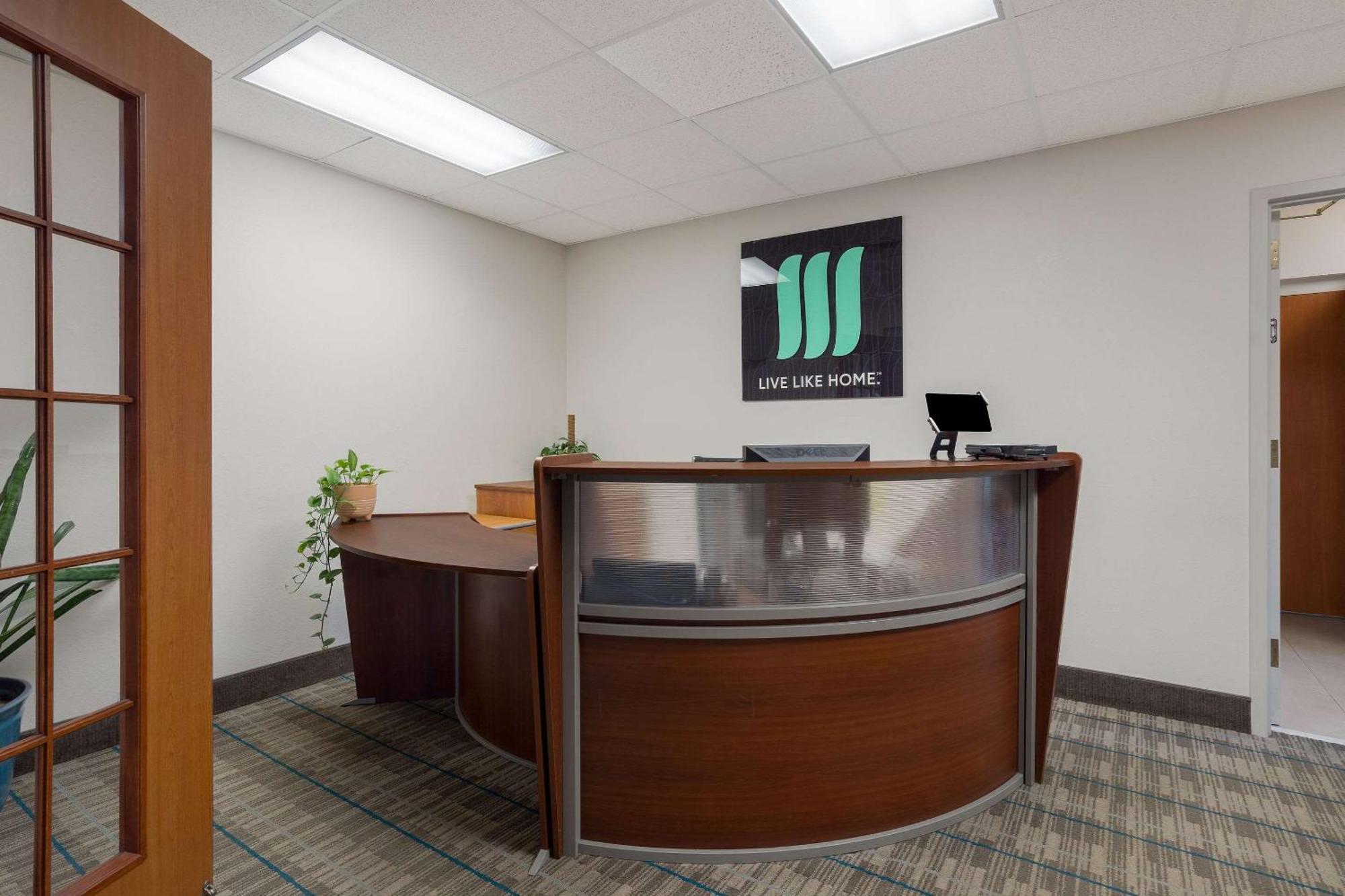 Mainstay Suites Wilmington - University Area Bagian luar foto