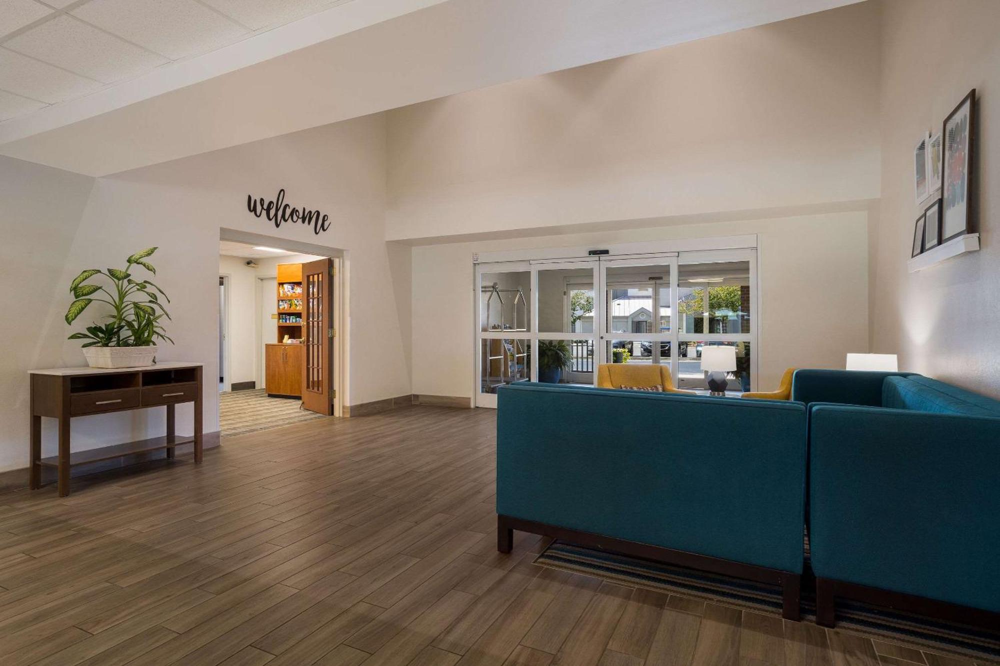 Mainstay Suites Wilmington - University Area Bagian luar foto